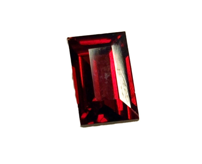 Red Garnet spessartite - 3.75 carats. Baguette shape Unheated, # DG600066B